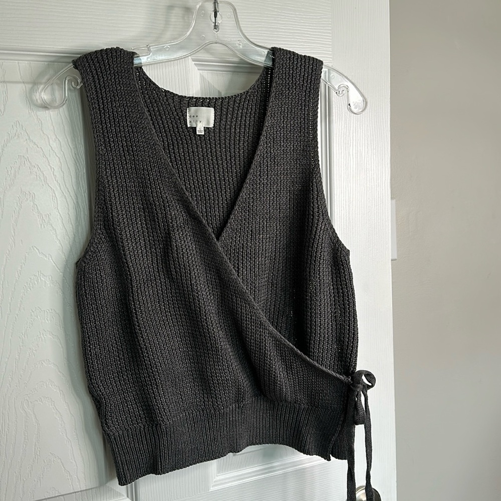 dee elle charcoal gray knit wrap tank